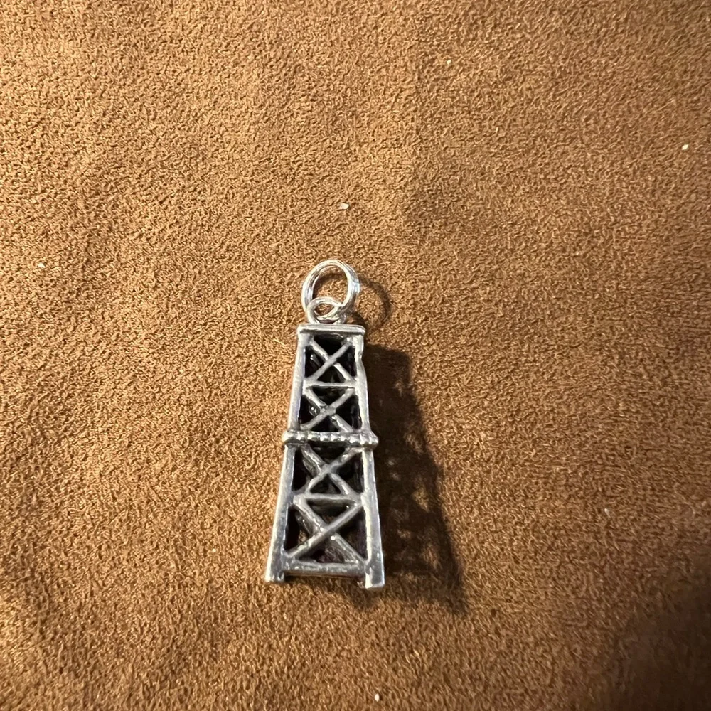 N/A oil derrick